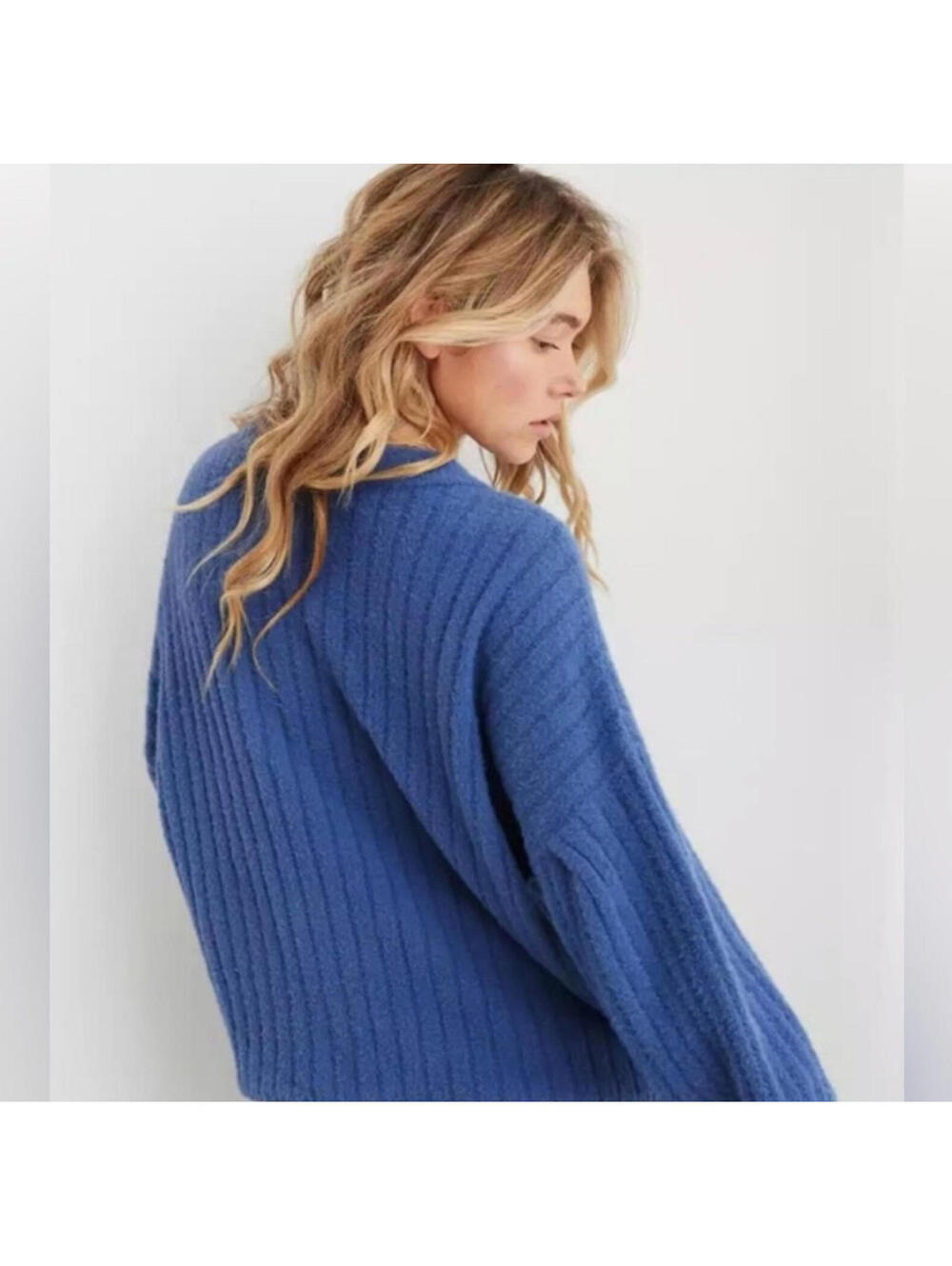 Aerie Blue Buttercream Crewneck Fuzzy Soft Ribbed Oversized Sweater- Size Medium - Picture 3 of 9